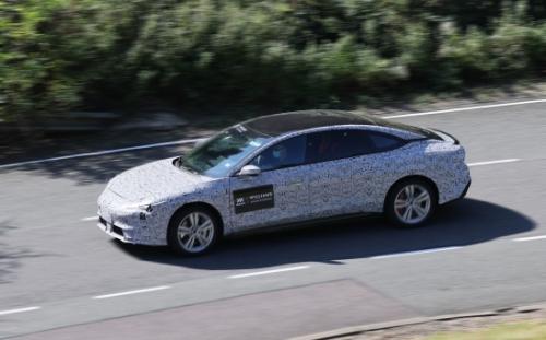 F1威廉姆斯操刀,智己L7英国山路赛道测试谍照曝光