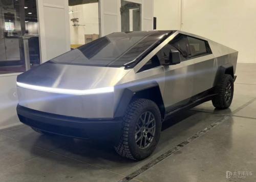 特斯拉Cybertruck实车图曝光 最快3月正式亮相
