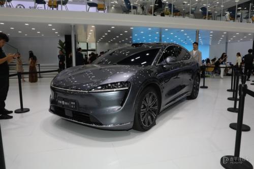 2024成都车展: 智界R7首次对外亮相