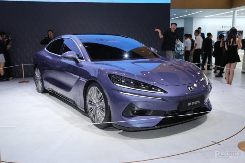 2024成都车展: 腾势Z9亮相 今年四季度上市交付