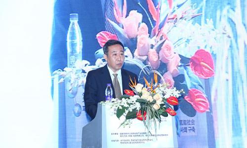 信息中心张学颖: 新能源汽车快速发展 问题日益凸显