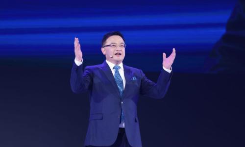 搭载全新技术的风神L7亮相,东风挑战新能源年销百万辆