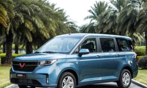 五菱宏光PLUS官图发布 将于10月正式上市