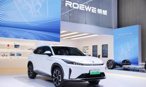 "国家队"实力联动 荣威D5X DMH携手范志毅,北京车展开启预售