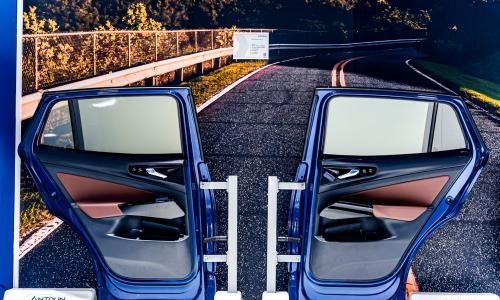 安通林OnBoard UX智能门板 | 申报2025第七届金辑奖中国汽车新供应链百强