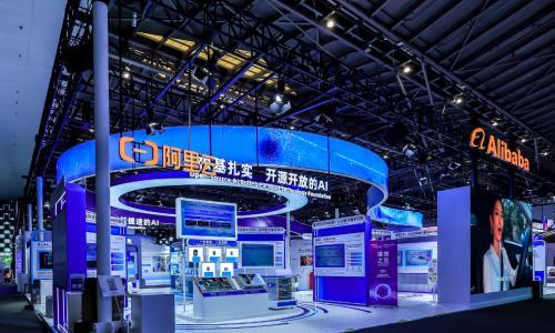 阿里巴巴在2025世界人工智能大会上发布智能座舱