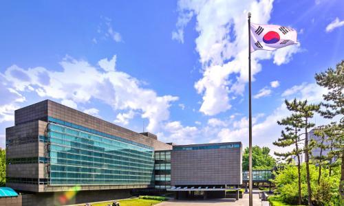 韩国拟加快制造业人工智能转型: 2029年量产人形机器人,2030年量产自动驾驶汽车