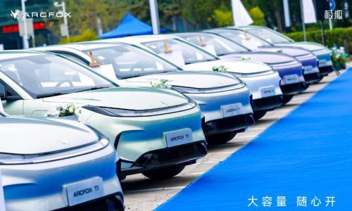 极狐T1全国首批交付开启,北汽新能源从"爆款产品"到"爆款品牌"进阶