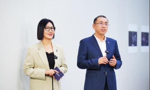 岚图泰山座舱全球首发 最新鸿蒙座舱语音大模型亮相