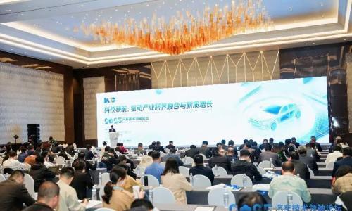 联通智网科技亮相2025汽车技术领袖论坛 以"算网数智"融合加速汽车产业焕新发展