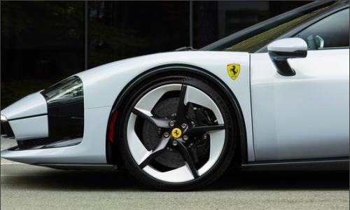 个性化定制新标杆 法拉利SC40新车图解