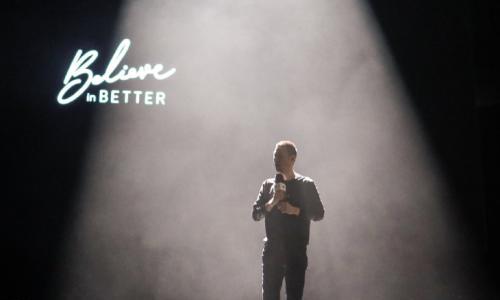 蔚来李斌回应明年车市竞争: 汽车行业竞争哪年不残酷,要活下去慢慢来