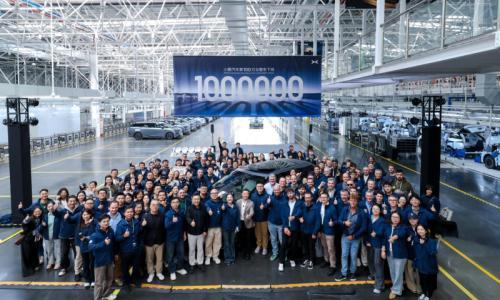 小鹏汽车第100万台整车下线 首批X9增程版交付车主