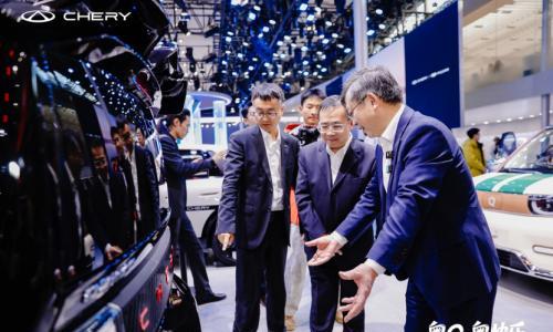 全新QQ3与全新冰淇淋亮相广州车展