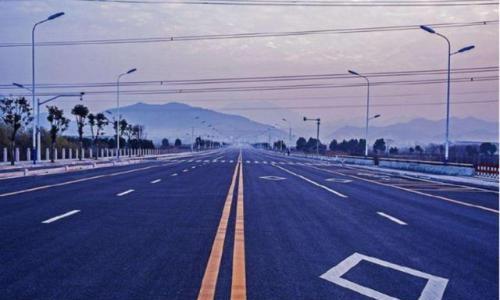 马路中间的单黄线和双黄线 你知道有啥区别吗