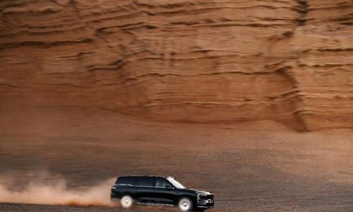 30万级大六座SUV,智己LS9和问界M8,哪款更值得推荐?