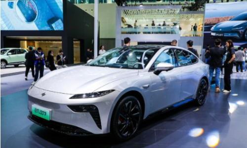 24年东风eπ 007上市,纯电/增程自由选择