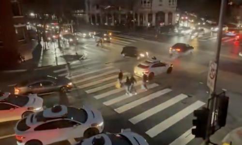 大停电后自动驾驶现出原形?Waymo趴窝,马斯克贴脸嘲讽