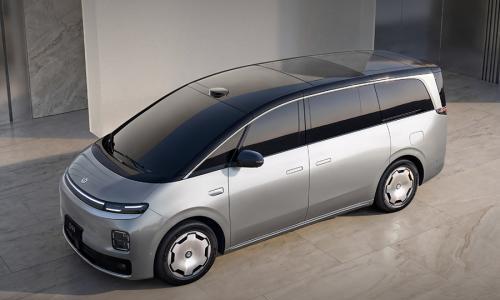 零跑首款旗舰MPV亮相,以双动力与全栈千伏技术进军高端市场