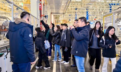 打破传统格局!岚图泰山5000辆交付为华系豪华SUV立起新旗帜