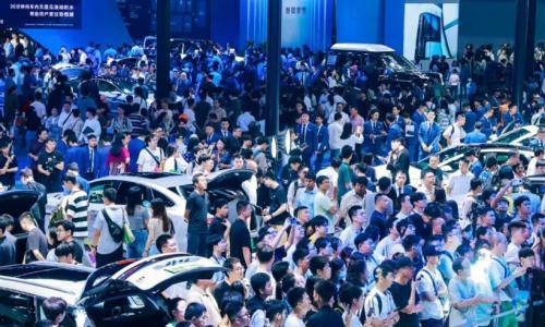 暗潮涌动的2025,比亚迪"抗住了"风浪