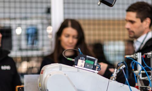 传福特将为混动车型采购比亚迪电池；立讯精密终止收购印度闻泰资产