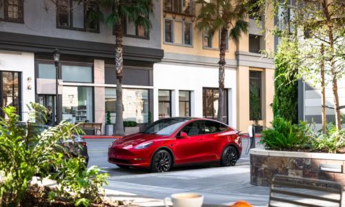 特斯拉Model Y Juniper尾灯设计引争议 因反光式布局致车主被警方拦停