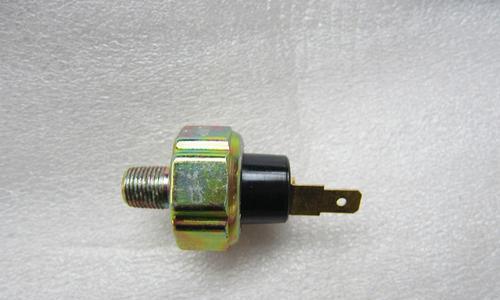 汽车机油灯亮是什么原因?搞清原因对症下药