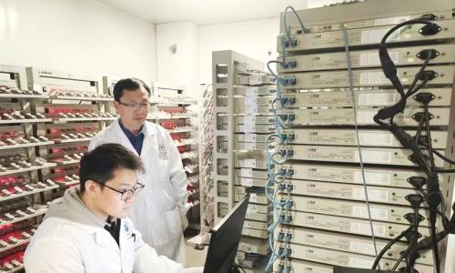 中国科学家在《自然》发表塑料基有机电池技术,能量密度达250 Wh/kg