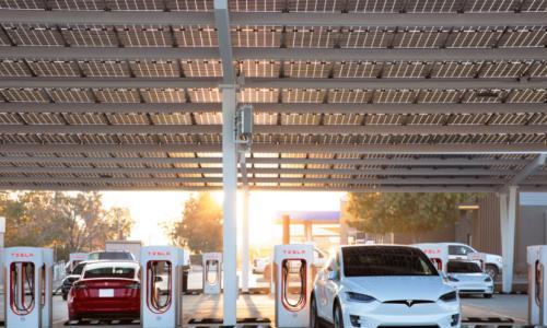 特斯拉德国工厂半数产能闲置,马斯克的救场牌全是烟雾弹?