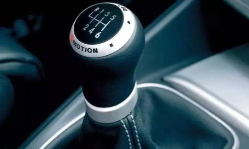 为什么车子在行进中 挂不进一档?