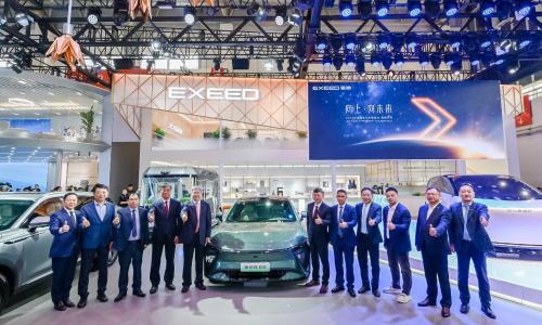 首款MPV概念车E08首秀,星途按下全面新能源化"加速键"