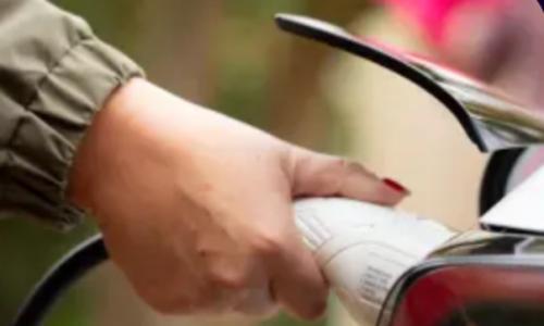 能源价格飙升,欧洲消费者转向太阳能与电动汽车