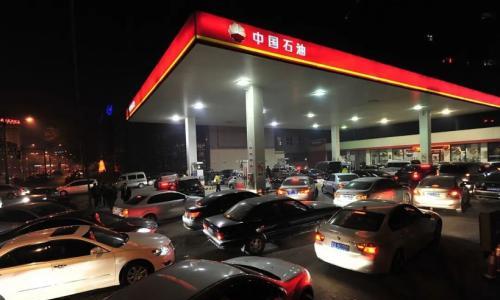 油价还在涨,电车命真好