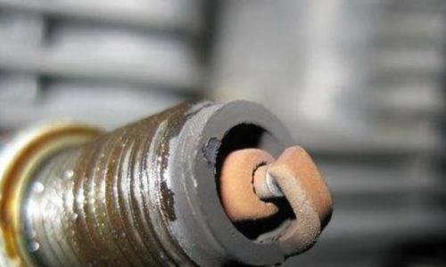 火花塞被烧黑是怎么回事?该怎么保养?