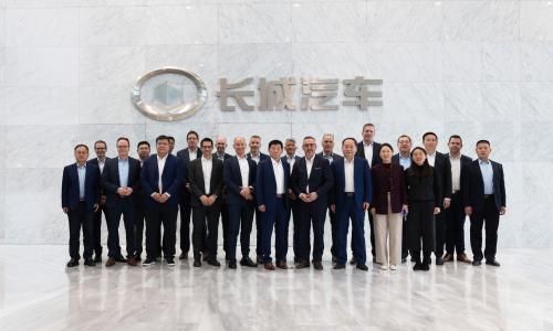 宝马与长城,又同框了