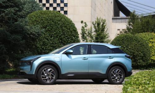 最高NEDC续航达500km 哪吒U强在哪里?