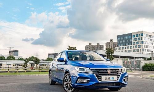 试驾荣威i5 年轻化命题的正确答案