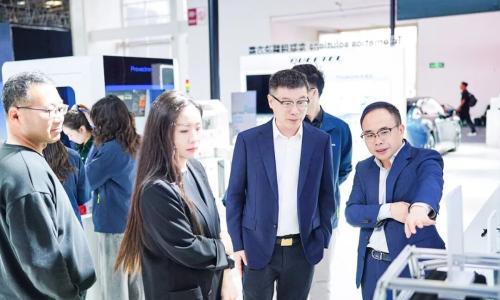 舱联破界、AI随行、雷达全感: 移远通信"硬核三件套"引爆北京车展