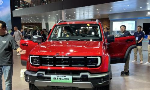 2026北京车展: 北京BJ40增程长续航版预售价21.48万元