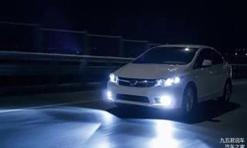 三下双闪是什么意思 记住汽车灯语 安全又礼让