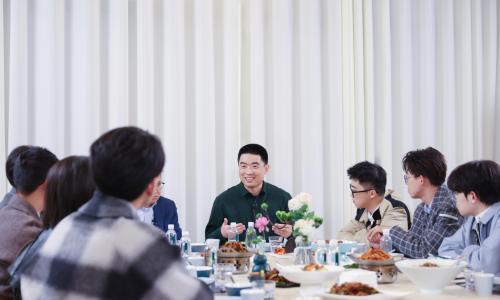 讲AI的李想,身后是一条裂谷?
