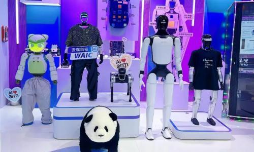 WAIC 2026 | 情感交互人形机器人"爱湫"亮相