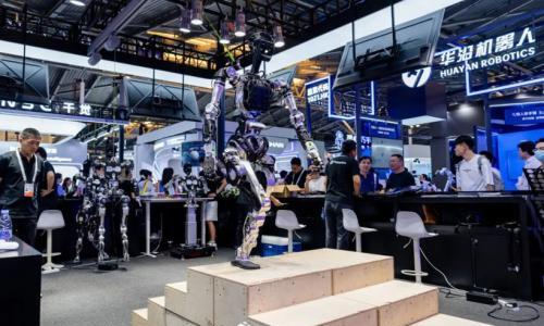 WAIC 2026 | PNDbotics首次公开首秀机器人上下楼梯