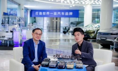 朱华荣对话董宇辉透露长安汽车创新秘诀 启源C798实车首亮相