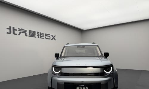 5米级大车+华为智驾,北汽星钽5X能撼动钛7吗?