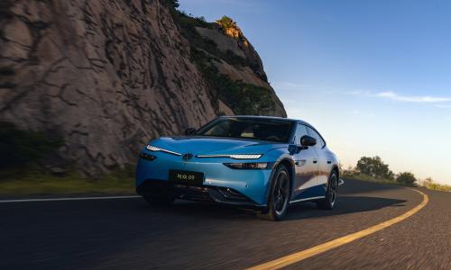 800V加5C超充德系GT轿跑!与众09上市限时16.99万起